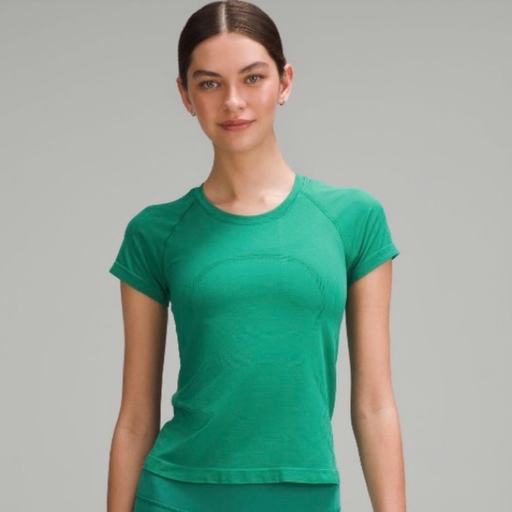 Women’s Cascade Green Swiftly Tech Short-Sleeve Active Tee race length